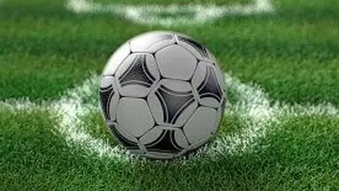 瓜迪奥拉与梅西场边热烈交流，球员通道内深情交谈久久不息