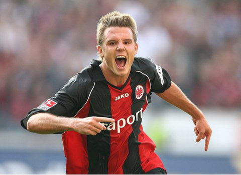 皇家馬德里主场4-1大勝皇家社會，本澤馬點射卡馬文加献世界波破门